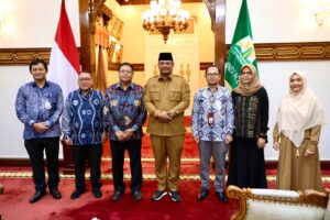 Penjabat Gubernur Aceh, Dr. H. Safrizal ZA, M.Si, menerima silaturahmi Kepala Perwakilan BI Provinsi Aceh dan rombongan, di Pendopo Gubernur Aceh, Selasa, 21/1/2025. Foto: Biro Adpim