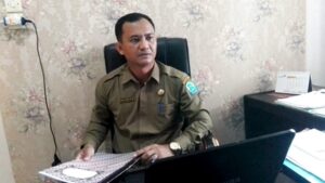 Kepala Dinas Pemberdayaan Perempuan, Perlindungan anak dan Keluarga Berencana (DP2KB) Kabupaten Simeulue, Supriman Juliansyah SPi MM, saat menjelaskan kasus kekerasan terhadap anak dan perempuan. (Ahmadi/MC Aceh)