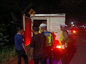 Polres Aceh Besar rutin melaksanakan razia KRYD dan cipta kondisi untuk menjaga keamanan dan ketertiban masyarakat selama libur panjang yang mencakup Isra Mi’raj, Imlek, dan cuti bersama tahun 2025, Selasa (28/01) malam. Foto: InfoPublik