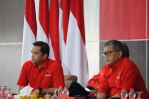 Sekretaris Jenderal DPP PDI Perjuangan Hasto Kristiyanto dan Ketua DPP Ronny Talapessy. Foto: PDIP