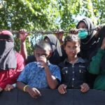 Imigran etnik Rohingya asal Myanmar yang terdampar di Kabupaten Aceh Selatan tiba depan kantor Kementerian Hukum dan HAM Provinsi Aceh di Banda Aceh, Aceh, Kamis 7 November 2024. Foto: ANTARA /Irwansyah Putra