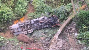 Truk CPO Masuk Jurang di tanjakan kedabuhan Subulussalam Aceh. Foto: kiriman Kreator Kedabuhan Chanel. Dok RRI