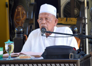 Ulama kharismatik sekaligus pimpinan Dayah Budi Lamno, Aba Asnawi (Aba Budi). Foto: Laduni.ID