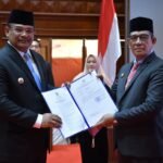 Pj. Gubernur Aceh, Dr. Safrizal, ZA. M. Si Melakukan Pengambilan Sumpah Jabatan dan Pelantikan Pejabat Pimpinan Tinggi Pratama di Lingkungan Pemerintah Aceh di Anjong Monmata, Banda Aceh, Pendopo Gubernur Aceh, Rabu, 05/02/2025. Foto: Biro Adpim