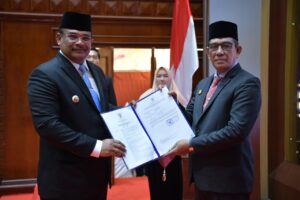 Pj. Gubernur Aceh, Dr. Safrizal, ZA. M. Si Melakukan Pengambilan Sumpah Jabatan dan Pelantikan Pejabat Pimpinan Tinggi Pratama di Lingkungan Pemerintah Aceh di Anjong Monmata, Banda Aceh, Pendopo Gubernur Aceh, Rabu, 05/02/2025. Foto: Biro Adpim