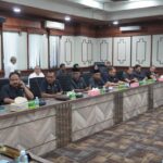 (DPRA) menggelar rapat kerja dengan pimpinan Mahkamah Syar’iyah Aceh yang bertempat di Ruang Rapat Badan Musyawarah DPR Aceh. 05/2/2025. Foto: Biro Adpim