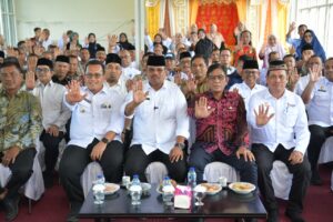 Penjabat Gubernur Aceh, Dr. H. Safrizal ZA, M.Si melakukan Pencanangan Aceh Eliminasi Pasung, di Pendopo Bupati Pidie Jaya, Jumat 7-2-2025. Pencanangan itu dihadiri langsung Plt Sekda Aceh, dan sejumlah Pj Bupati serta Pj Wali Kota. Foto: Biro Adpim