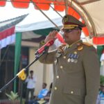 Pj. Gubernur Aceh, Dr. Safrizal ZA. M. Si menjadi Inspektur Upacara peringatan Apel Bulan Keselamatan dan Kesehatan Kerja (K3) Nasional ke-55 Tahun 2025 serta menyerahkan santunan anak yatim sekaligus menyerahkan Zero Acciddent Award di Halaman Kantor Disnakermobduk Aceh, Banda Aceh, Rabu, 12/02/2025. Foto: Biro Adpim