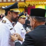 Menteri Dalam Negeri Tito Karnavian atas nama Presiden Prabowo Subianto resmi melantik Muzakir Manaf dan Fadhlullah sebagai Gubernur dan Wakil Gubernur Aceh periode 2025-2030 di Gedung DPR Aceh, Rabu (12/2).