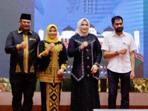 Gubernur Aceh, H. Muzakir Manaf Jamuan Makan Malam Sekaligus Lepas Sambut dengan Mantan Pj. Gubernur Aceh Periode 2024-2025 di Anjong Monmata, Banda Aceh, Rabu, 12/02/2025. Foto: Biro Adpim