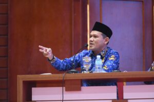 Wakil Gubernur Aceh, Fadhlullah SE, silaturahmi dengan seluruh pejabat eselon II, III, dan IV di lingkungan Pemerintah Aceh di Anjong Mon Mata, Kompleks Meuligoe Gubernur Aceh, pada Senin (17/2). Foto: Biro Adpim