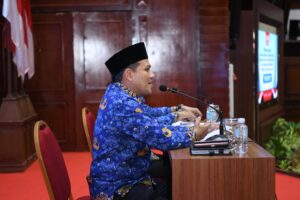 Wakil Gubernur Aceh, Fadhlullah, SE mengundang para petinggi Badan Usaha Milik Daerah (BUMD), Badan Usaha Milik Negara (BUMN), serta berbagai pemangku kepentingan guna membahas penguatan sinergi antara sektor swasta dan pemerintah dalam mengembangkan berbagai sektor utama di Aceh. di Anjong Mon Mata, Kompleks Meuligoe Gubernur Aceh, pada Senin (17/2/25). Foto: Biro Adpim