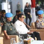 Plt Sekretaris Daerah Aceh, Alhudri, menghadiri upacara pemberangkatan 467 personel yang tergabung dalam Satuan Tugas Yonmek TNI Kontingen Garuda (Konga) XXIII-S Unifil Yonif 114/SM yang dilaksanakan di Lapangan Blang Padang, Jumat, (21/2/2025). Foto: Biro Adpim