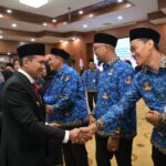 Wakil Gubernur Aceh, Fadhlullah, SE melakukan Pengangkatan dan Pelantikan Pegawai Negeri Sipil Dalam Jabatan Fungsional di Lingkungan Pemerintah Aceh di Gedung Serbaguna Setda Aceh, Rabu, 19/02/2025. Foto: Biro Adpim