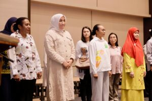 Marlina Usman, istri Gubernur Aceh Muzakir Manaf, mengikuti gladi pelantikan Ketua TP PKK / TP Posyandu periode 2025-2030 di Aryanusa Ballroom Lantai III, Menara Danareksa Jl. Medan Merdeka Selatan No.14, Gambir, Jakarta Pusat, Rabu (19/2). Pelantikan dijadwalkan berlangsung Kamis (20/2). Foto: Biro Adpim