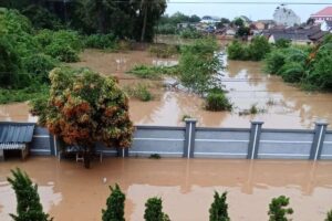 Salah satu lokasi yang terdampak Banjir di Kota Bandarlampung. Sabtu (22/2/2025) (Foto: ANTARA/Hisar Sitanggang.)