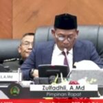 Ketua DPR Aceh, Zulfadhli. Foto: Tangkapan layar live YouTube DPR Aceh.