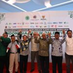 Wakil Menteri Luar Negeri, Anis Matta (keempat dari kiri) dan lembaga kemanusiaan meluncurkan kampanye bersama untuk membantu Gaza (Foto: Kemenlu RI)