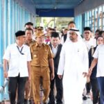 Wakil Gubernur Aceh, Fadhlullah, bersama Dubes UEA dan rombongan meninjau pelabuhan Sabang didampingi Kepala BPKS dan Pemkot Sabang, Senin (10/3). Foto: Biro Adpim