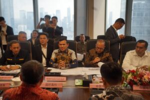 Wakil Gubernur Aceh, Fadhlullah, SE saat memberikan sambutannya pada Forum Komunikasi Investasi dan Pembangunan Infrastruktur antara Pemerintah Aceh dengan Investor Tiongkok, yang diselenggarakan PT Global Invesment bersama PT Gotion Indonesia Materials di Gedung World Capital Tower, Jakarta Selatan, Senin, 3 Maret 2025. (Foto: Humas BPPA)